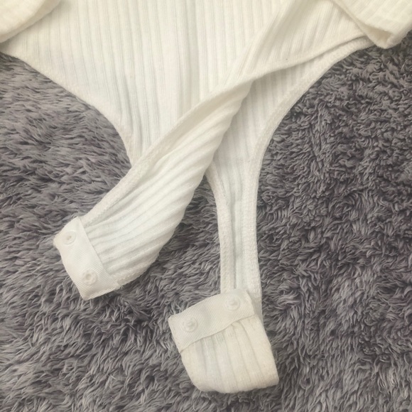 White Ribbed Long Sleeve Bodysuit - Picture 5 of 6